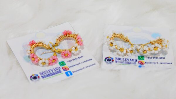 Argollas de diseño de flor